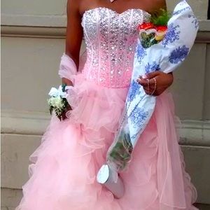 only worn once to prom, corset back, can fit any size from a size 2 to a size 6